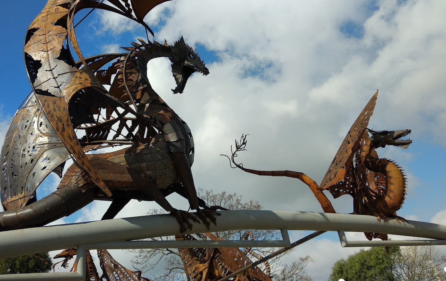 Dragones